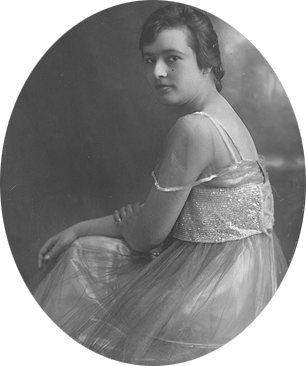 Winnie Lewis, sister of Anna Lewis, circa 1917.